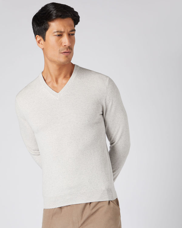 N.Peal Men's The Burlington V Neck Cashmere Jumper Pebble Grey