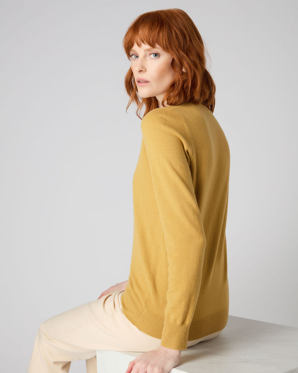 N.Peal Women's Round Neck Cashmere Jumper Baroque Gold