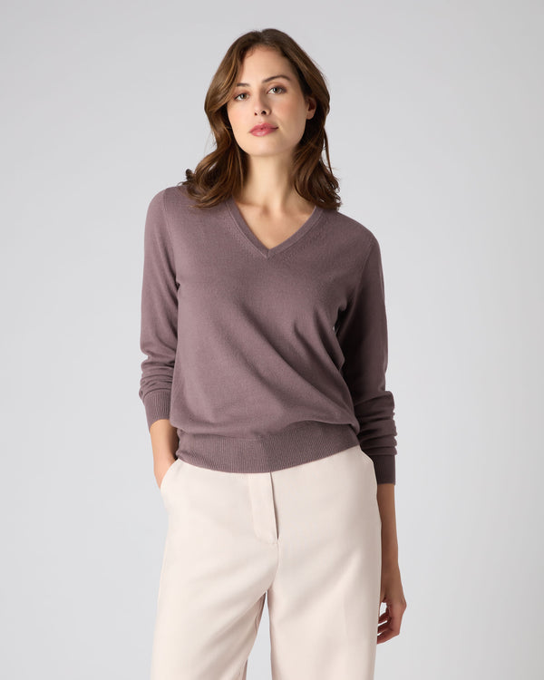 N.Peal Women's V Neck Cashmere Jumper Grape Purple