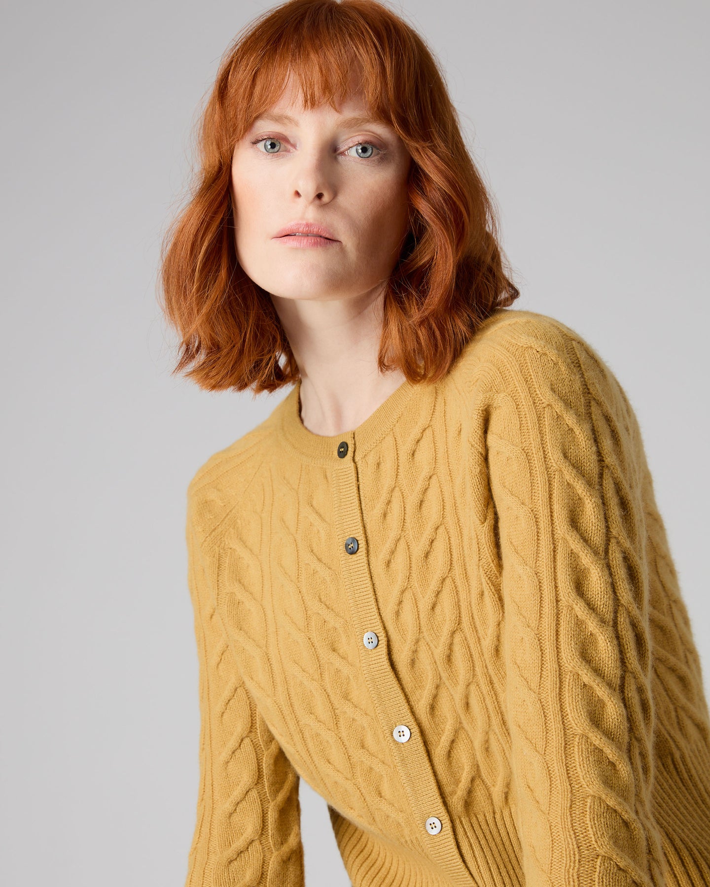 Women's Cable Cashmere Cardigan Baroque Gold | N.Peal