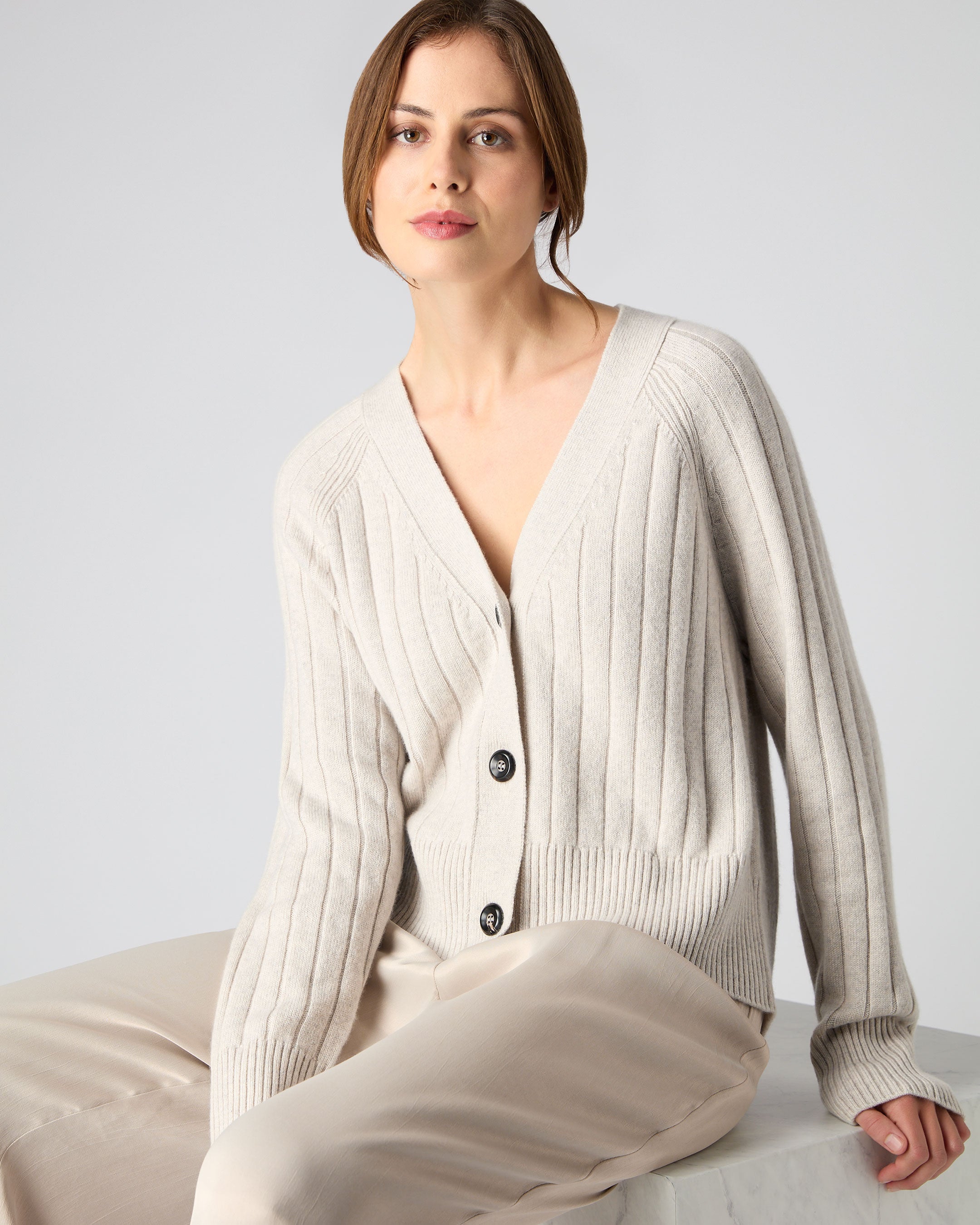 Women's Wide Rib Cashmere Cardigan Pebble Grey | N.Peal