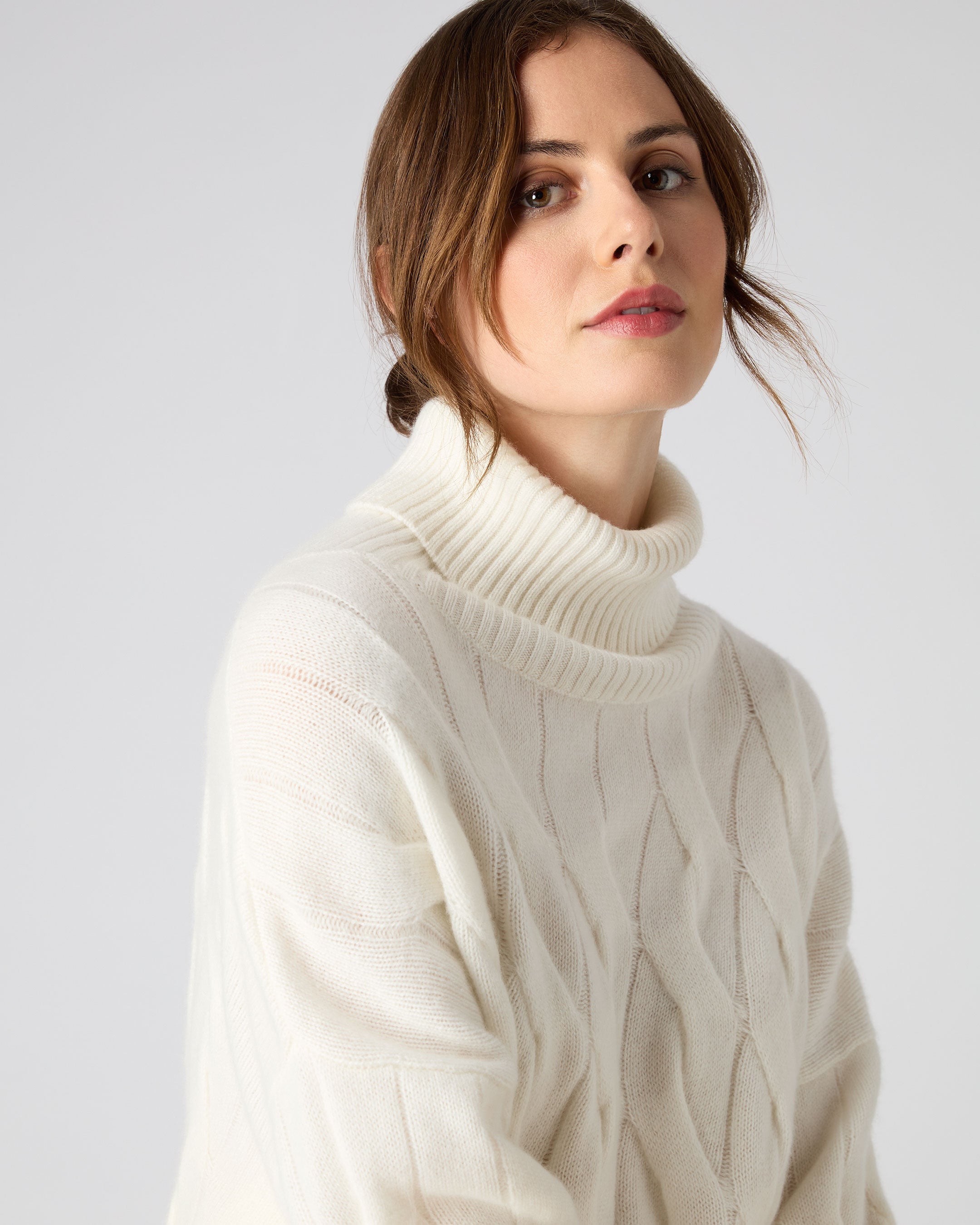 Cable roll outlet neck jumper