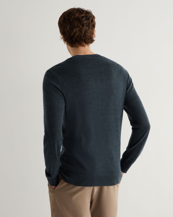 N.Peal Men's Conduit Fine Gauge Cashmere V Neck Jumper Azurine Blue