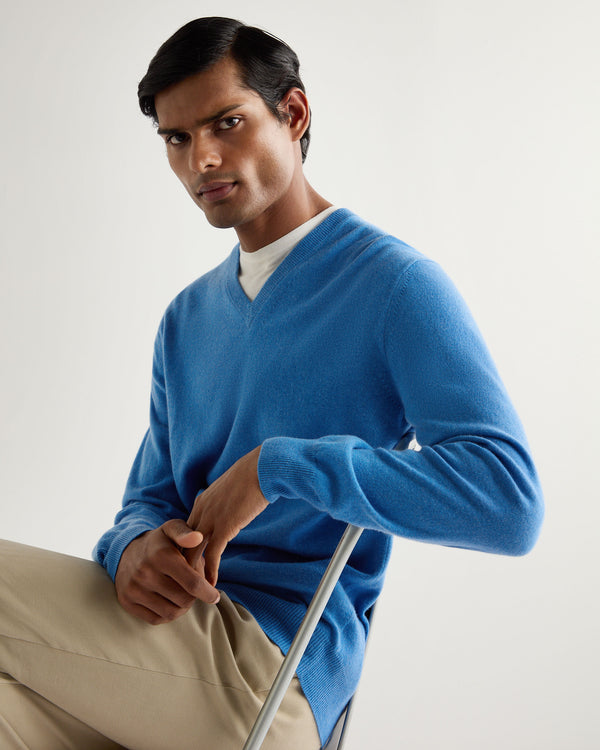 N.Peal Men's Burlington V Neck Cashmere Jumper Provence Blue