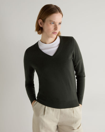 N.Peal Women's Phoebe V Neck Cashmere Jumper Arabica Khaki Green