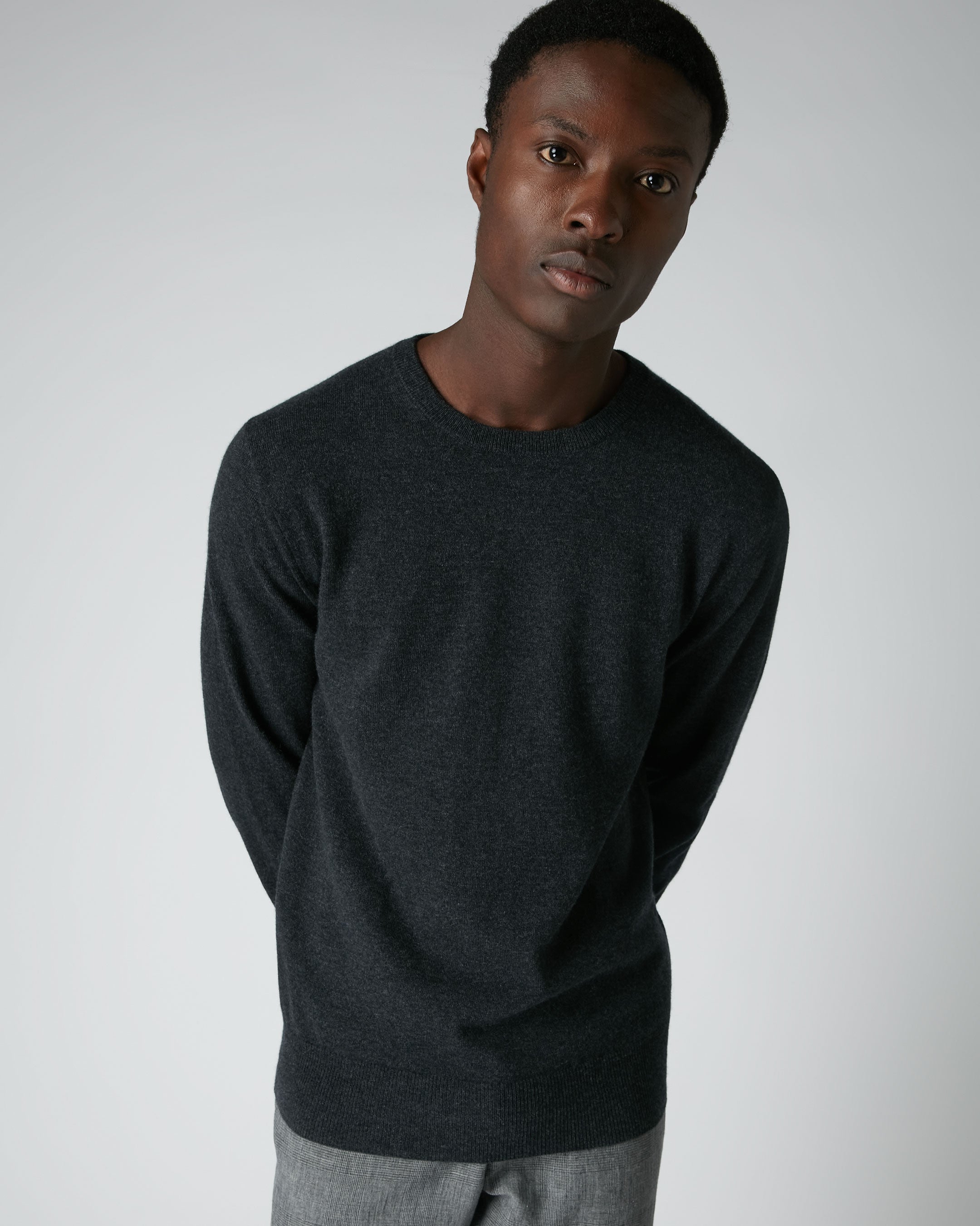 Men's The Oxford Round Neck Cashmere Jumper Dark Charcoal Grey